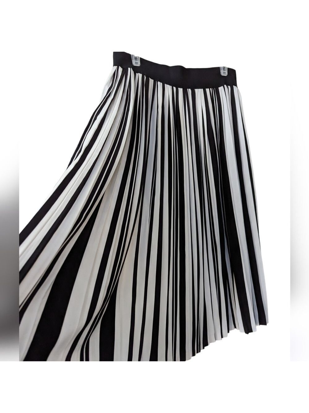 Peter Nygard Pleated Skirt - Picture 3 of 7
